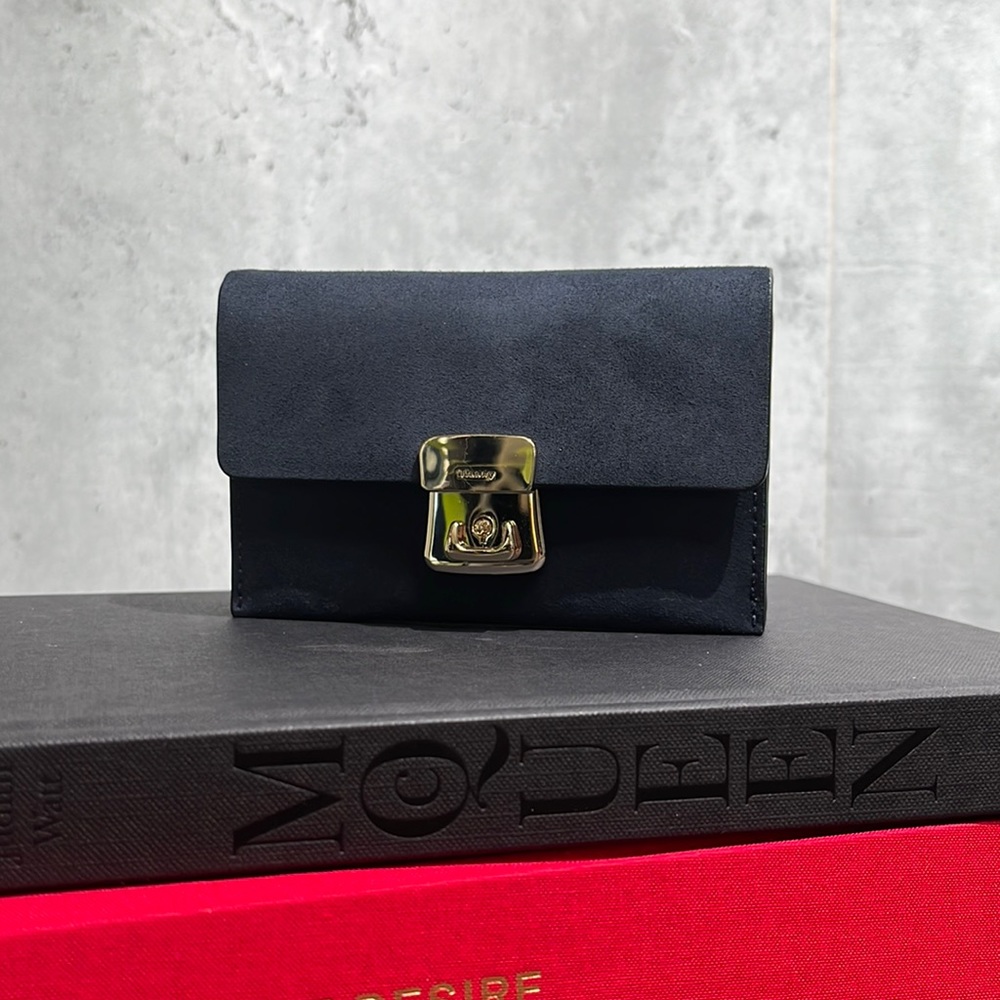 Theory Wallet with Retro Closure